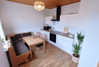 Gem  tliches 3-Raum-Nest im 2.OG allows 18 year olds to book a room