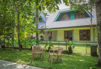 Jansons Orchard Inn has Balcony rooms