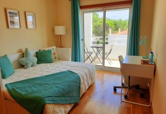 Room in Estoril allows 18 year olds to book a room