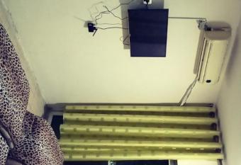                     - Sheraz Hotel has Smoking rooms