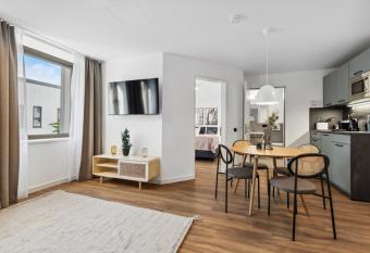 limehome Oberhausen Paul-Reusch-Str allows 18 year olds to book a room