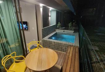 sunnyhall piscina privativa has Balcony rooms