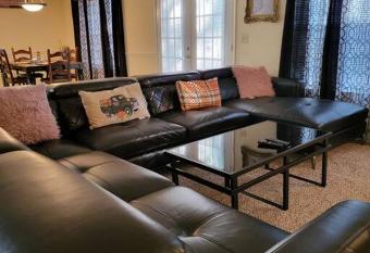 3 Master beds & 3 Baths House has Balcony rooms