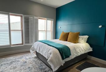 Hermanus Waterfront Apartment no 17 allows 18 year olds to book a room