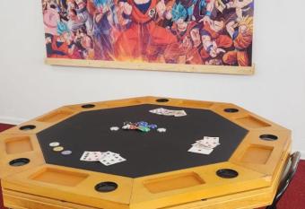 Kali-Yaiti Diversi  n en Familia has rooms with a private hot tub