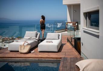 Alectrona Luxury Living VILLA ACRO allows 18 year olds to book a room