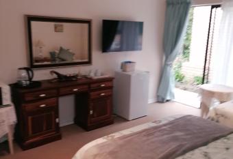 Clivia Guesthouse has Balcony rooms