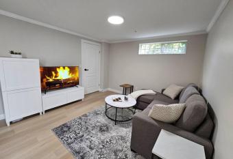 Tranquil Vancouver Retreat has Balcony rooms