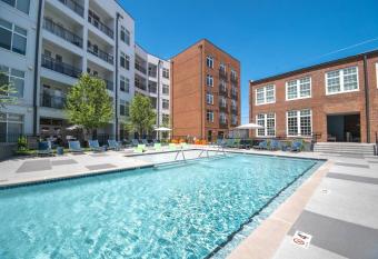 Cozy Corporate Rental By Downtown has Balcony rooms
