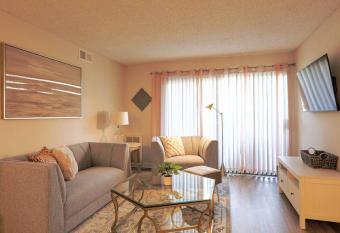 Shabby Chic Oceanside King & 2 Queen Bed Pool Gym has Balcony rooms