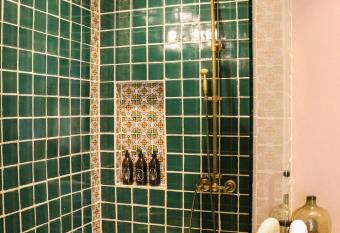 Hotel Boutique Gloriagave has rooms with a private hot tub