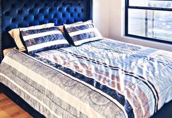 Prime Luxury Condo has Balcony rooms