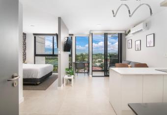 San Jos   Chic Studio with Parking and Air Conditioning has Balcony rooms