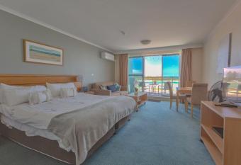 Oaks waterfront Studio has Balcony rooms