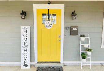 Spacious family house near UM, huge backyard allows 18 year olds to book a room