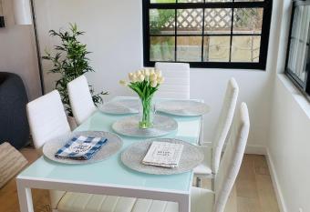 2-Bedroom MB Vacation House has Balcony rooms