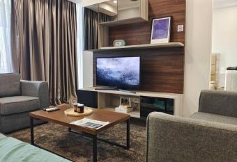 2109 Encorp Marina Flex suite netflix By STAY has rooms with a private hot tub