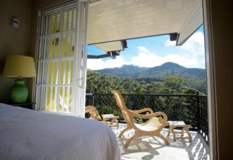 Lavender Villa ( signature 4bhk villa) has rooms with a private hot tub