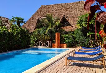 Hapahapa Zanzibar Bungalows has Balcony rooms