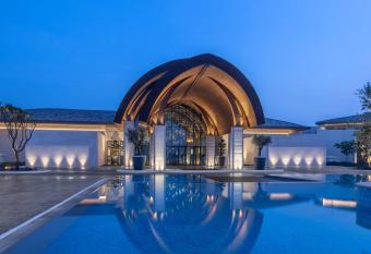 Anantara Mina Al Arab Ras Al Khaimah Resort allows 18 year olds to book a room