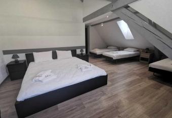 Le Cr  t de l Anneau has Balcony rooms