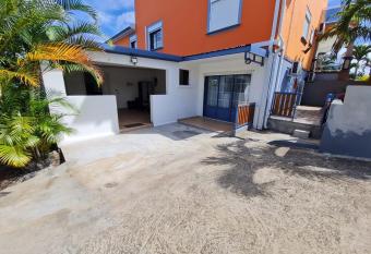 S  r  n  le has Balcony rooms