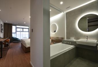 Hotel Cielo allows 18 year olds to book a room