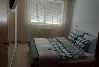 Apartament Casa Dia has rooms with a private hot tub