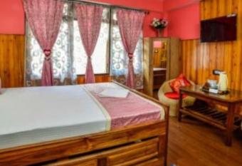 GRG Tharbaling Homestay Darjeeling has Balcony rooms