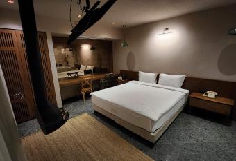 Barry Hotel allows 18 year olds to book a room