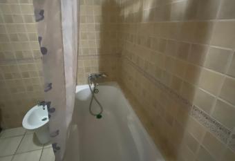 Apartment families near the beach has rooms with a private hot tub