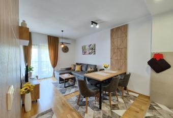 Velika Recepcija 32 allows 18 year olds to book a room