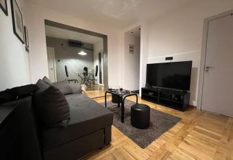 Lola has Balcony rooms