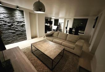 SEA VIEW APARTMENT has Balcony rooms