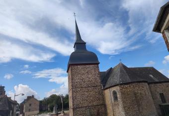 Ty Ker Spa Broc  liande has rooms with a private hot tub