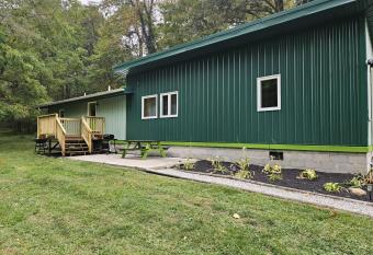 Frog Hollow at Hocking Vacations has rooms with a private hot tub