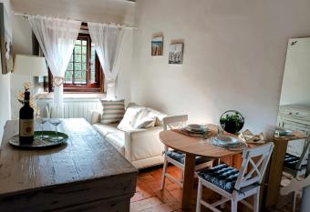 Casa Vacanze Garibaldi allows 18 year olds to book a room