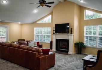 Timothys Timber Haven has Balcony rooms