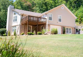 Aidans Mountainside Manor allows 18 year olds to book a room