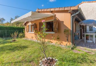 Charme De L ancien Et Du Moderne has Balcony rooms