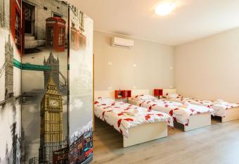 Hostel Sunset allows 18 year olds to book a room