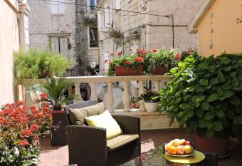 Apartments & Rooms Trogir Stars FREE PARKING has Balcony rooms