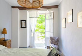 QUEEN BEE Ponzone has Balcony rooms