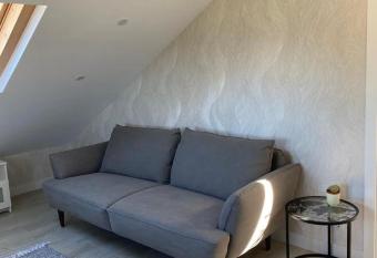 CASADABAIXO allows 18 year olds to book a room