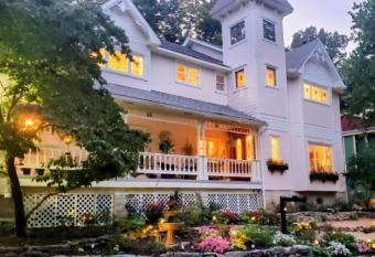 Inn at Rose Hall has Balcony rooms