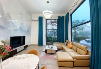 Forest City Golf Course Resort Villa by Lions Bay has Balcony rooms