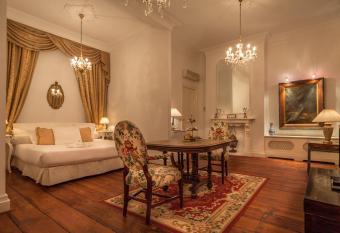 Hotel Schimmelpenninck Huys allows 18 year olds to book a room