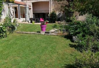 Le studio has Balcony rooms