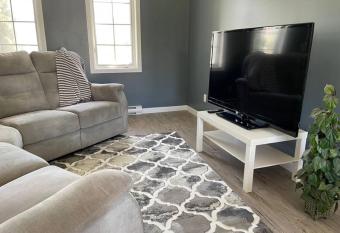Amazing 3BR Home in Vaudreuil allows 18 year olds to book a room