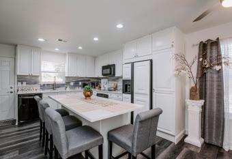 Stylish Place Minutes From the Beach/self check-in allows 18 year olds to book a room